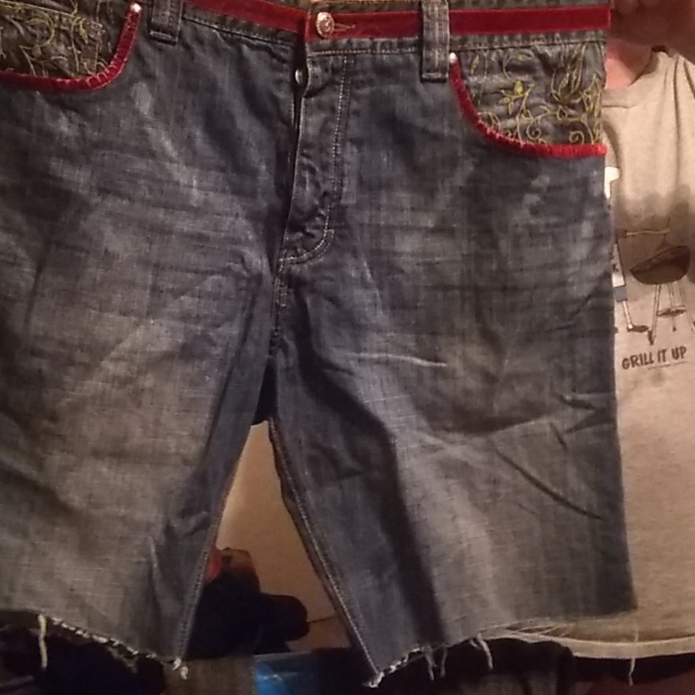 Shorts crown holder